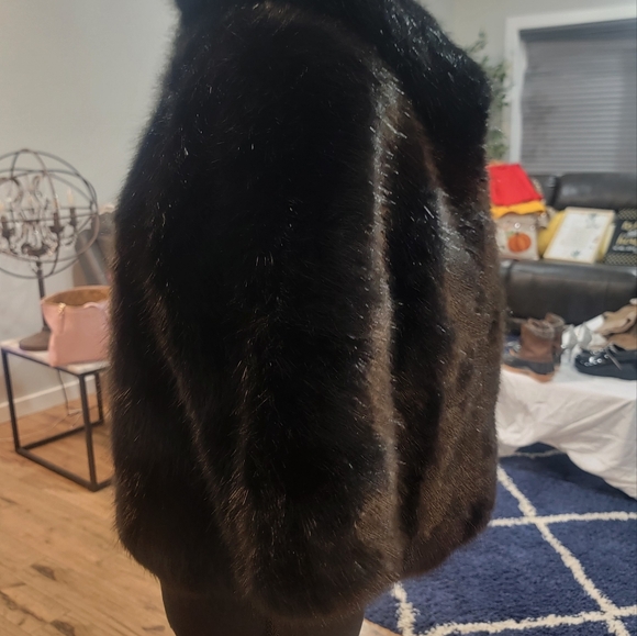 Black GLINT Faux Fur (M/L) - Picture 3 of 6